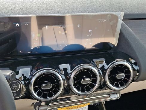 New 2026 Mercedes-Benz GLA 250 4MATIC image 3