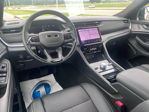 Certified 2025 Jeep Grand Cherokee L Overland w/ Advanced Protech Group III AWD/4WD image 19
