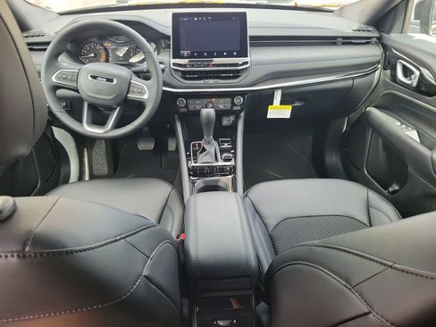 New 2026 Jeep Compass Latitude image 11