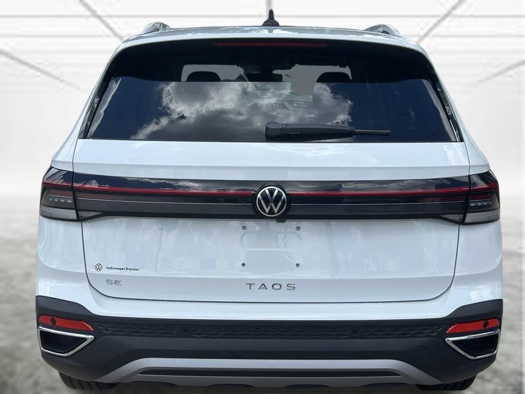 New 2026 Volkswagen Taos SE FWD image 5