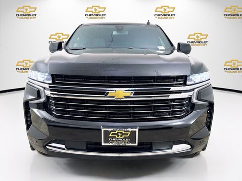 Used 2022 Chevrolet Suburban LT image 2
