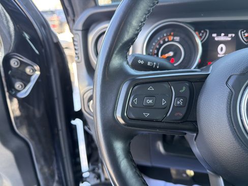 Certified 2022 Jeep Gladiator Willys image 22