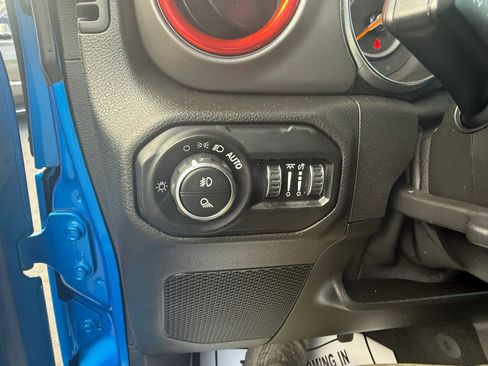 Used 2021 Jeep Gladiator Sport AWD/4WD image 13