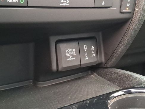 Used 2017 Honda Pilot Touring image 29
