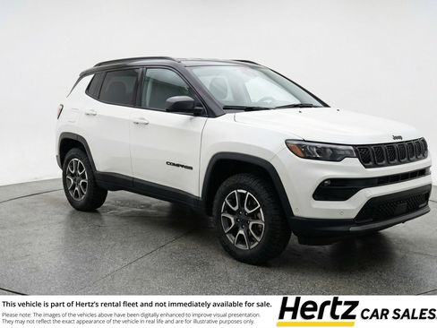 Used 2025 Jeep Compass Trailhawk AWD/4WD image 1