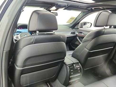 Used 2022 BMW 530e xDrive w/ Executive Package image 32