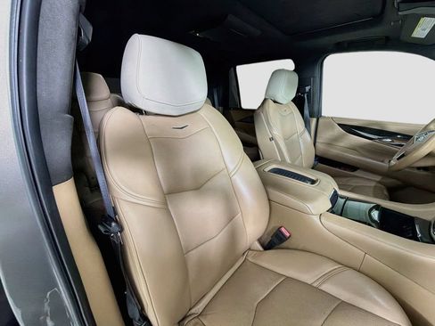 Used 2019 Cadillac Escalade Platinum AWD/4WD image 32