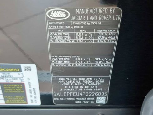 New 2023 Land Rover Defender 130 SE image 24