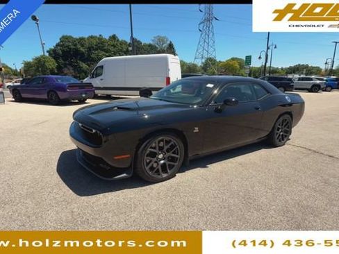 Used 2016 Dodge Challenger R/T Scat Pack w/ Leather Interior Group RWD image 4