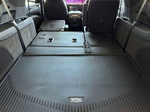 New 2026 Cadillac Escalade ESV Platinum Sport w/ LPO, ONYX Package AWD/4WD image 17