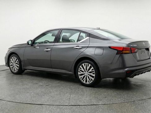 Used 2025 Nissan Altima 2.5 SV FWD image 6