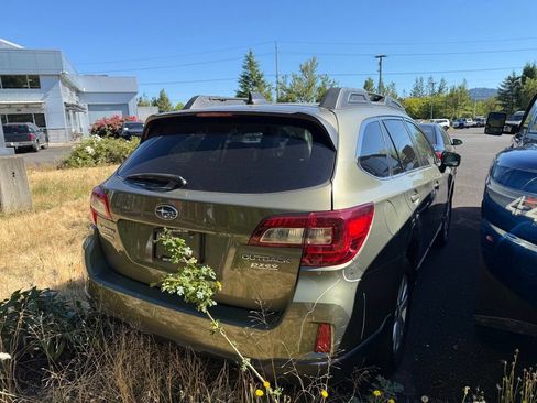 Used 2017 Subaru Outback 2.5i Premium AWD/4WD image 4