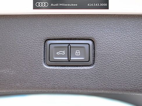 Used 2023 Audi Q7 3.0T Premium w/ Convenience Package AWD/4WD image 39