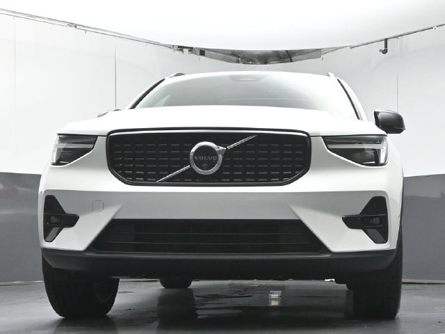 Used 2025 Volvo XC40 B5 Ultra AWD/4WD image 35