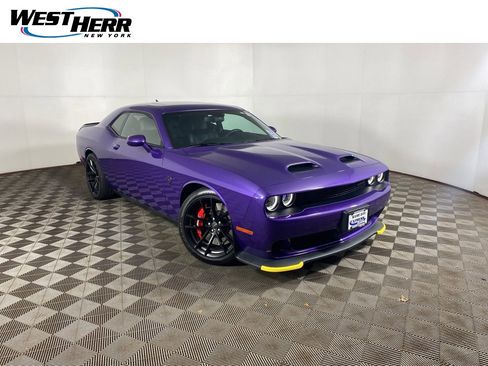 Used 2023 Dodge Challenger SRT Hellcat image 1