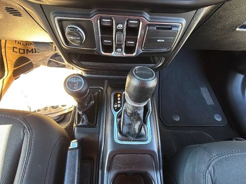 Used 2023 Jeep Gladiator Sport AWD/4WD image 16
