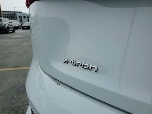 Used 2021 Audi e-tron Premium w/ Convenience Plus Package image 7