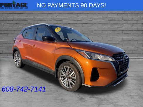 Used 2022 Nissan Kicks SV FWD image 1