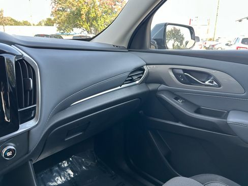 Used 2020 Chevrolet Traverse LT image 15