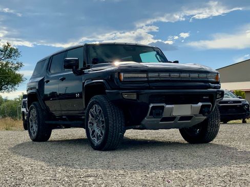 New 2025 GMC Hummer EV 3X w/ LPO, Illumination Package image 9