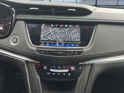 Used 2018 Cadillac XT5 Luxury w/ Driver Awareness Package image 15