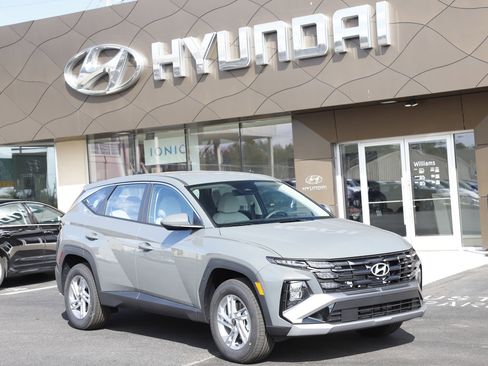 New 2026 Hyundai Tucson SE image 1