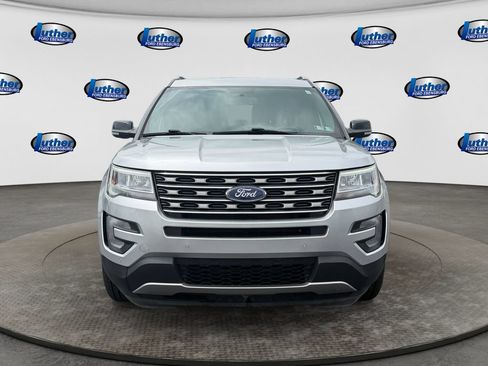 Used 2017 Ford Explorer XLT w/ Equipment Group 202A AWD/4WD image 8