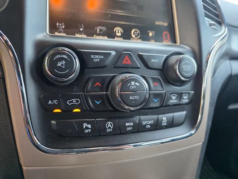 Used 2017 Jeep Grand Cherokee Laredo w/ Quick Order Package 23E AWD/4WD image 19
