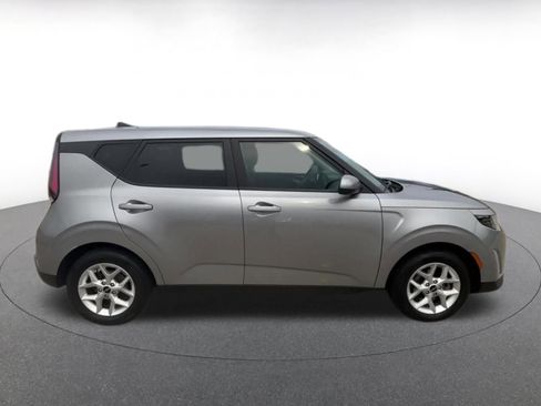 Used 2024 Kia Soul LX w/ Option Group 015 FWD image 16