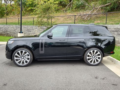 New 2025 Land Rover Range Rover SE image 6