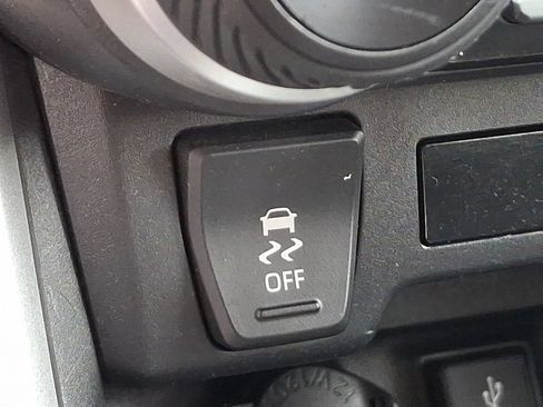 Used 2022 Toyota RAV4 LE AWD/4WD image 25