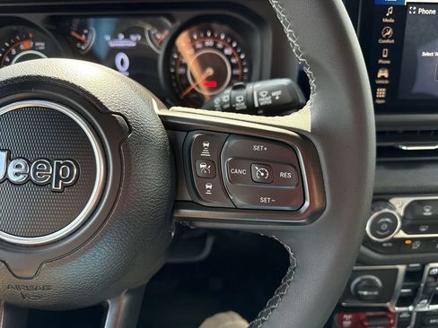 Used 2025 Jeep Wrangler Unlimited Sport AWD/4WD image 23