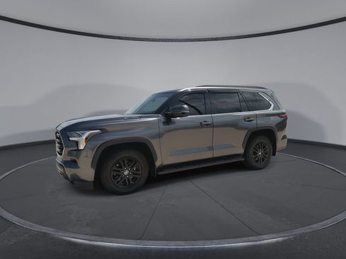 Used 2023 Toyota Sequoia SR5 w/ SR5 Premium Package AWD/4WD image 5