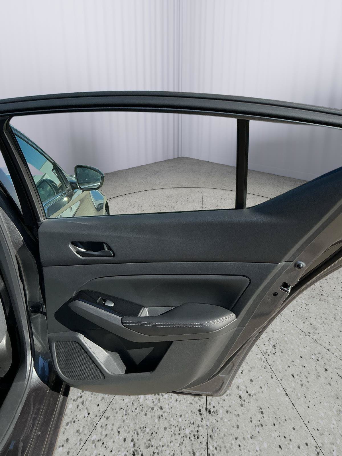 Used 2023 Nissan Altima 2.5 SV FWD image 23