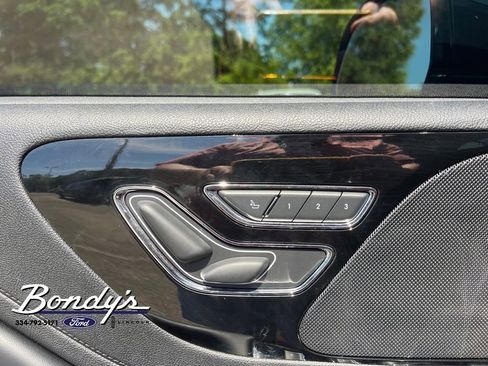 Used 2023 Lincoln Aviator AWD w/ Premium Package image 9