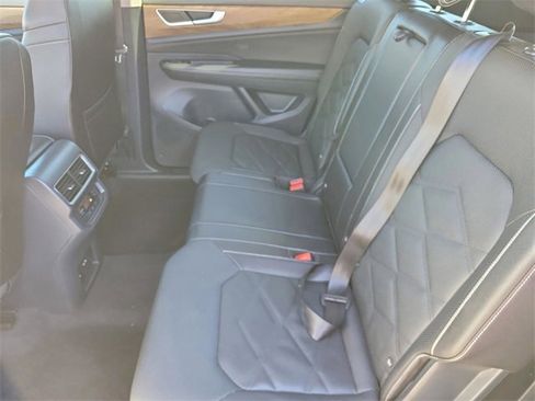 Used 2025 Volkswagen Atlas SE image 14