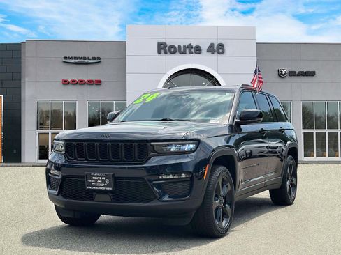 Used 2024 Jeep Grand Cherokee Limited w/ Black Appearance Package AWD/4WD image 2