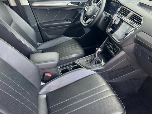 Used 2022 Volkswagen Tiguan SE FWD image 17