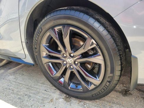 Used 2025 Toyota Sienna XSE FWD image 9