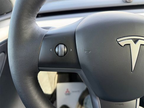 Used 2023 Tesla Model Y Long Range image 34