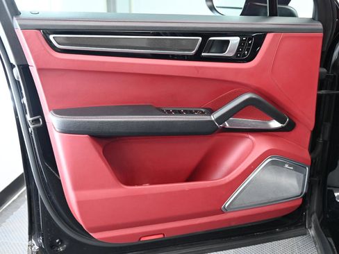 Used 2019 Porsche Cayenne Turbo w/ Sportdesign Package image 13
