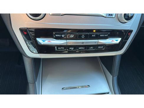 Used 2022 Ford Explorer XLT AWD/4WD image 16