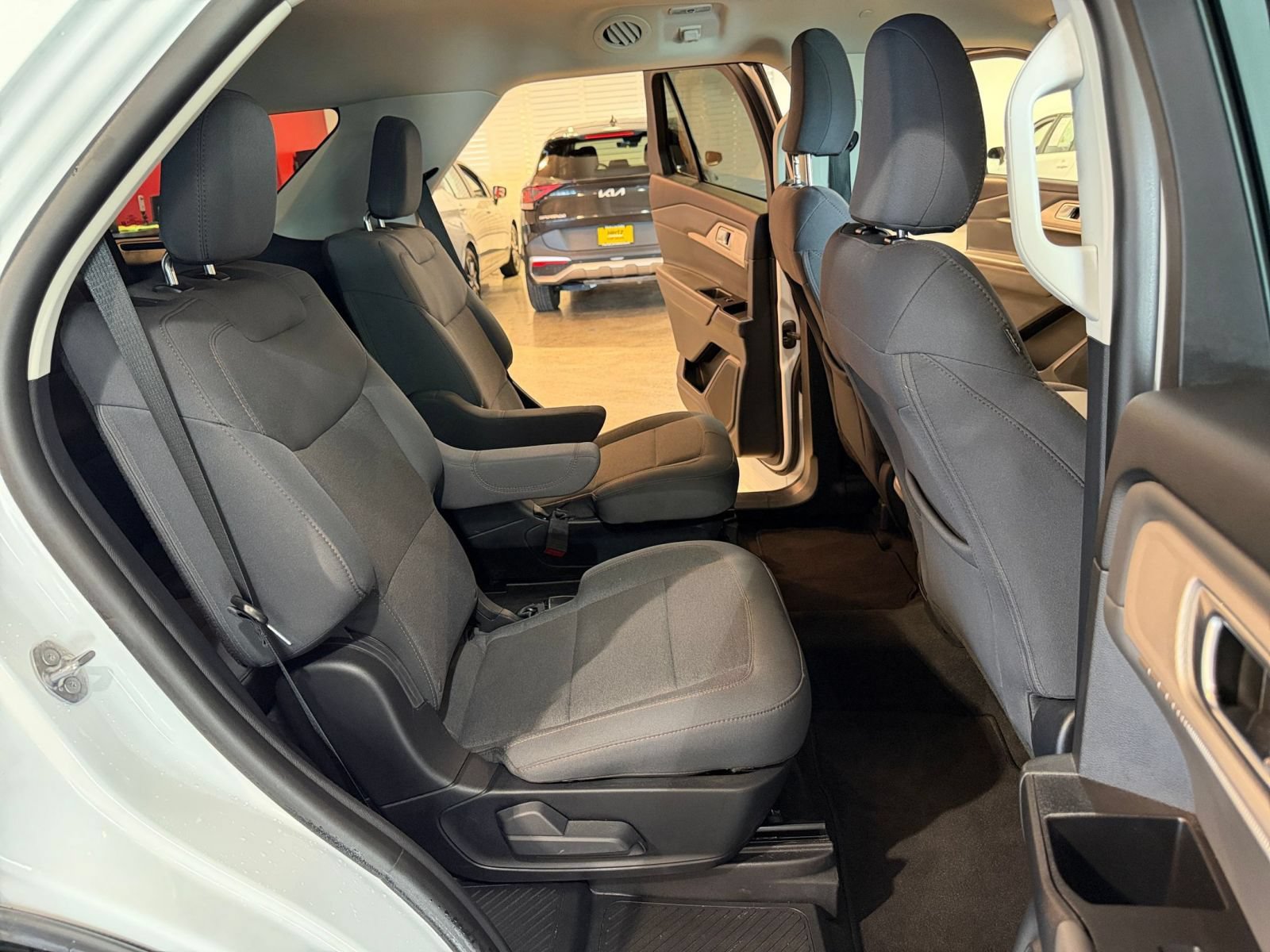 Used 2026 Ford Explorer Active AWD/4WD image 38