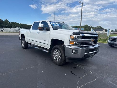 Used 2019 Chevrolet Silverado 2500 LTZ AWD/4WD image 7