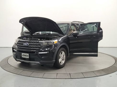 Used 2023 Ford Explorer XLT w/ Equipment Group 202A AWD/4WD image 12