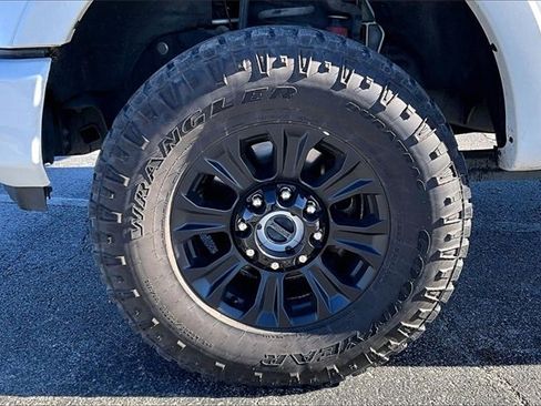 Used 2022 Ford F250 Platinum w/ Tremor Off-Road Package image 35