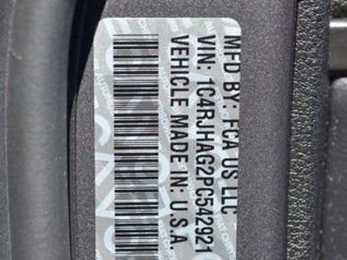 Used 2023 Jeep Grand Cherokee Altitude image 14