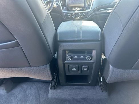 Used 2022 Chevrolet Traverse LT w/ LT Premium Package AWD/4WD image 23