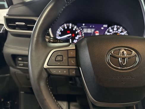 Used 2022 Toyota Highlander XLE AWD/4WD image 15