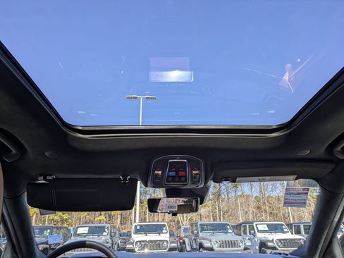 New 2025 Jeep Grand Cherokee Summit image 25